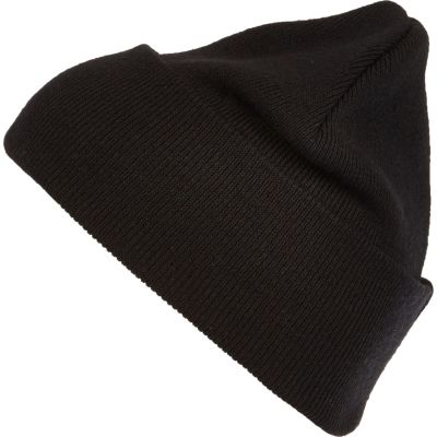 Black chunky knit beanie